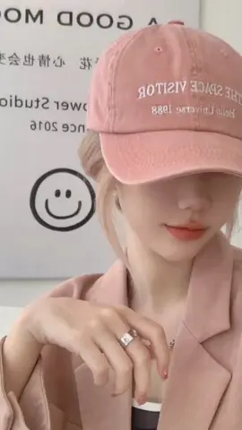 baseball cap selfie ideas everyone #LearnItOnTikTok #WowSulitDeal #TiktokShopSVChallenge #baseballcap 