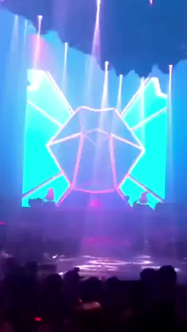 Mãi sống với những kỉ niệm tuyệt vời... mãi sống với ước mơ yêu em mà thôi! #nhacremix #dance #nhacsan #dj #remix #vutruong #club #edm #nostop #xuhuong #viral #dancetonghop 