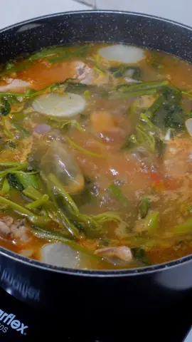 Sinigang na pata at ribs ng baboy #fyp #erks #foodtiktok #sinigang #sinigangnababoy 