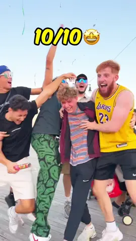 Click the + sign if you think you could shoot like the last one !! 🇺🇸 #basketball #usa #reaction 