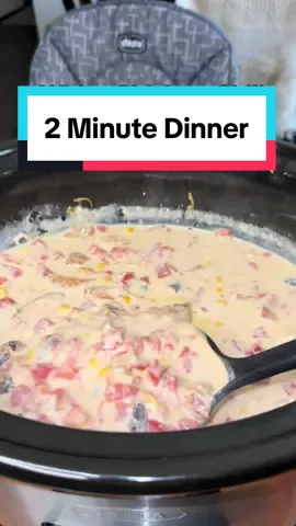 White chicken chili for dinner! With it taking less than 2 minites to prepare, its perfect for a busy weeknight or if you just hate cooking! #dinner #dinnerrecipe #easydinner #EasyRecipe #Recipe #crockpot #crockpotrecipes #crockpotdinner #chili #whitechickenchili 