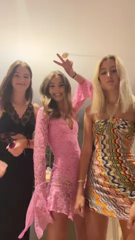 only tik toks i make awkwardly dance to random songs 