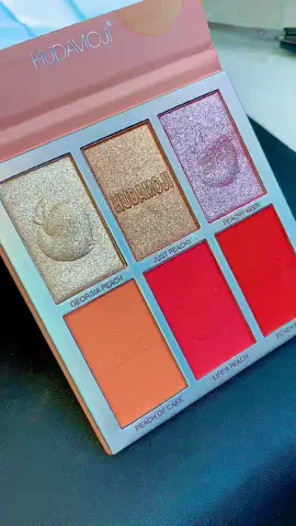 Highlighter blush contouring palette, this is my favourite！#makeuphacks #highlighter #blush #lipsync #BeautyTok #tiktokshop #glitter 
