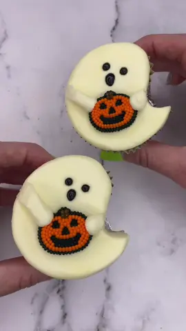 BOO 👻🎃👻 #cupcake #HalloweenTreats #boo #bakinginspo #cakeart #halloween #cutefood 
