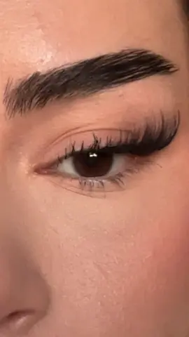 Mit der richtigen Wimperntechnik eure Augen liften, ohne dass es von der Seite blöd aussieht #fy #fyp #fypシ #makeup #makeuptutorial #eyelashes #liftedeyes #liftedlashes #foxyeyes #lashes #fakelashes #cateye 
