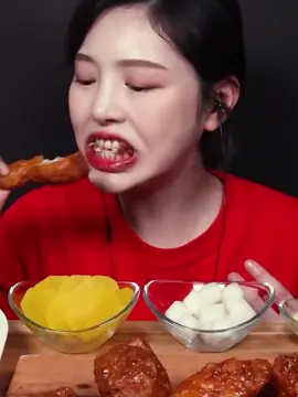 Honey Combo Chicken & Spicy Fire Noodles Mukbang #spicy #noodles #boki #boki_asmr #mukbangboki #eatwithbok #eating #delicious #food #FoodLover #mukbang #asmr #fyp #foryou 