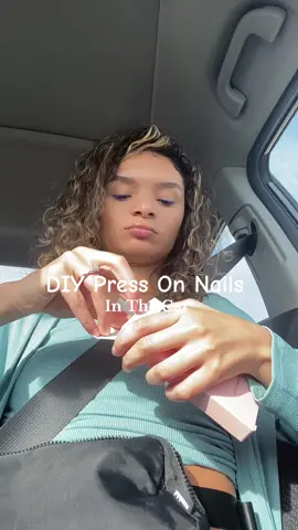 Im not driving ⚠️ lol both hand on the nails #nails #presson #inthecar 