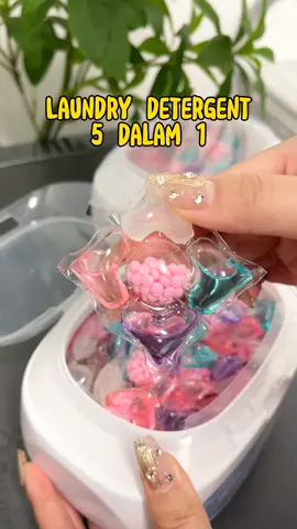 Laundry detergent beads 5 dalam 1. Ada yang nie tak perlu nak beli benda lain dah. Jimat duit. #tiktokshopmalaysia #racuntiktok #masukberanda #fypシ #laundrytok #laundrybeads 