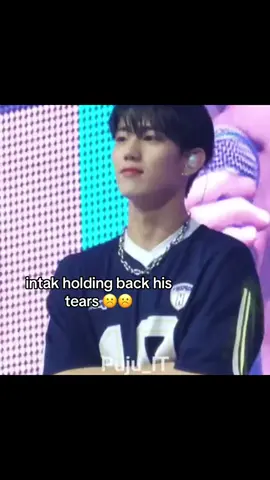 emotional golden retriever 😥 i just know he cried backstage  #fyp #p1harmony #foryoupage #피원하모니 #kpop #votep1harmony #foryou 