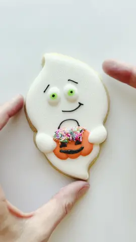 Replying to @Beans This little guy is happier, but here’s a candy bucket! #cookiedecorating #cookiesoftiktok #cookievideo #tiktokhalloween #halloween 