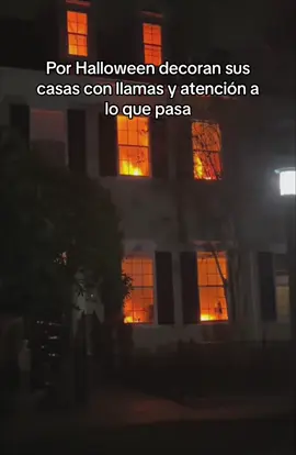 Dos vecinos decoran sus casas de “incendio” por Halloween y acaban viniendo los bomberos y la policia 