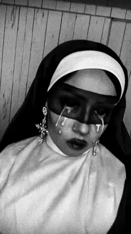#fyp #makeup #halloween #nunmakeup #scarytiktoks #halloweenmakeupideas 