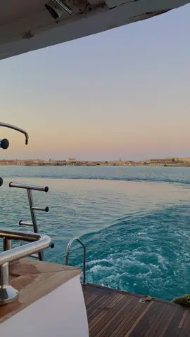 كان معذور🖕🏻.                                                     #رحلة_يخت #طلعات_بحر #يخت #بحر #foryou #رحلات_بحرية #كان_معذور_لما_أذاني💔🤚🏻 #مطروح 
