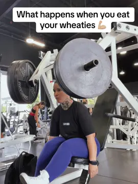 Form was a little questionable but ill take it 😌 #gymgirl #darksidetraining #houston #GymTok #gymmotivation #BodyBuilding #veteran #gymrat #girlswholiftweights #fitnessmotivation 