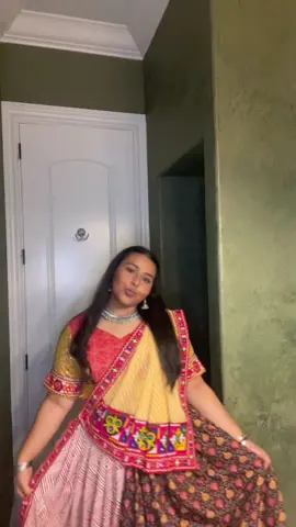 Garba Night 2 GRWM 💫🌼🍂🍯🏵🌙 #garba #navratri #gujarati #garbalover #navaratrisong #gujju #gujjugirl #desi #desitok #desitiktok #indian #indiantiktok #grwm #grwmroutine #grwmmakeup #brown #browngirl #desiclothes #browntiktok #fyp #fypシ #fypage #fypシ゚viral #viral #trending #chaleya #jawan 