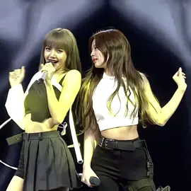 JENLISA🖤#fyp #foryou #pourtoi #blackpink #blink #lisa #jennie #jenniekim #lalisamanoban #jennierubyjane #lalalalisa_m #jenlisa #perfomance #stage #live #concert #event #samsung #2019 #killthislove #rap #dance #blackpinkofficial #blackpinkinyourarea #blackpink붐바야 #blackpinkistherevolution #kpop #kpopidol #foryoupage #foryourpage 