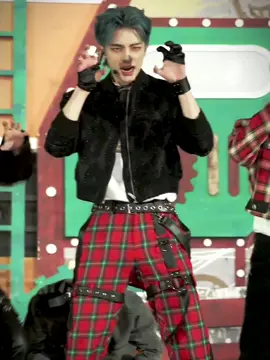 I'm so ready for Christmas 👁👄👁 #hyunjin #hyunjinedit #straykids #스트레이키즈 #christmasevel #loveskz #fyp #straykidsedit #straykidsstay 