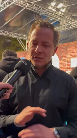 Gestern feierte die Serie „Die Therapie“ in Berlin ihre Premiere! Wir waren mit auf dem blauen Teppich dabei und haben Trystan Pütter ein paar Fragen gestellt! 🎬 #premiere #kino #zoopalastberlin #dietherapie #sebastianfizek #interview #schauspieler 