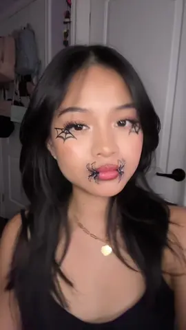 Spider Lips Idea from @tia shea🫶🏼  #halloweenmakeup #spiderlips💋🕷️ 