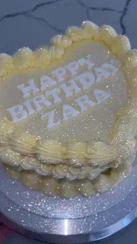 Happy Birthday Zara  #vintagecake #cake #heartcake #glittercake #cakedup #birthdaycake 