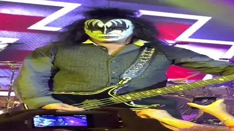 KISS Kruise Gene Simmons fan momment #kissband #kissrock #kissrocknroll #kissarmy #fyp #kissfan777 #genesimmons #kisskruise 