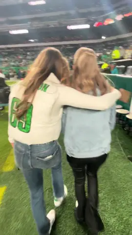 Game dayyyyy 🦅💚 #nfl #philadelphiaeagles #gobirds #gameday #kellygreen 