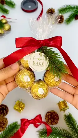 I guess everyone on my list is getgjnb a Ferrero Rocher Candy Wreath 🎄Nice gift for #christmas #ferrerorocher  #candy #wreath #christmaswreath  #candy #ornament #gift #giftsforall #regalo #regalitos #dulces #navidad #alliwantforchristmas  @Mariah Carey 