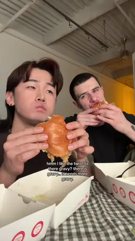 eating is our love language 🥰 have you tried hifive chicken before? #vancouver #friedchicken #mukbang 