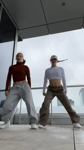 Have a beautiful Wednesday world 🌎! This trend is soooo cool! We had to try it! What do you think? DC: @bronxsistas  #beginsistersofficial #dancers #dancevideo #goodvibes #dance #tiktokdance 