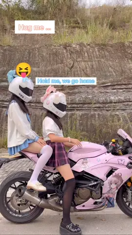 Need a hug#moto #motogirl #bikegirl #motorcycle #motorbike #motolife #bikelover #tiktok #fypシ 