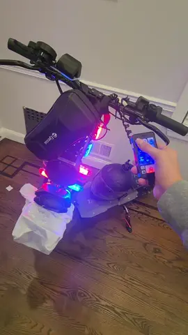 #emergencysiren #policesiren #siren #scootering #emergencyservices #scooter_dude #boruchhess #firstresponders #scooter #electricscooter #scooterdude #scooterdude #scooterdudes #lights #emergency 