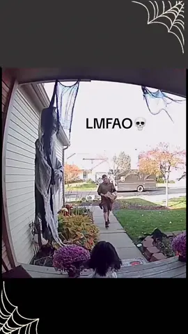 UPS 👻 #ups #delivery #halloween #jumpscare #ringdoorbell #fedex #funny #humor #fyp 