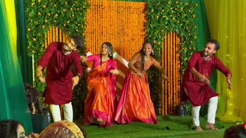 Dholida Dhol Baje #samir_arifin_shanto #holudnight #friendsforever #masti #fun #dancing #wedding #bangladeshi #holud #tiktok #viralvideo #bdtiktok #dhaka #bogura #sangeet #mehndi #bangladesh 