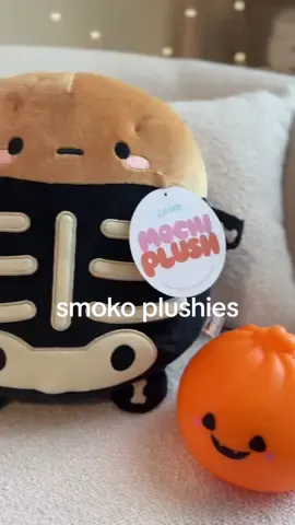 spooky season 🖤🎃😊 #smoko #plushies #halloween #gaming #cozy #deskinspo 