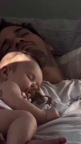 The most expensive moments🫶🤍🧸#family #bebek#babam #daughterandfather #familylove#ourtreasure 