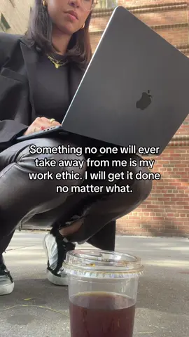 One woman show running multiple businesses and sometimes that means literally stopping in the middle of a walk to respond to an important email 🥹 #nyc #entrepreneur #immigrant ##femalefounder##SmallBusiness