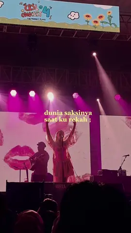ah lagunya manis sekalii💕 #ahnadinamizah #nadinamizah #konsernadinamizah #crslconcert #crslconcert4 #fyp 