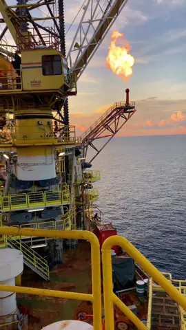 Sign off ⚓️ (Naga2) Velesto | Jadestone #offshore #offshoremalaysia #oilandgas #sunset #offshorejjsmooth #esekeli #fypviralシ 
