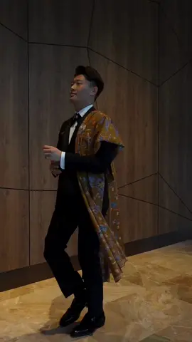 SFN went to Singapore Fashion Council Gala 2023 and interviewed some of the well dressed guest. Checkout their outfit on this special feature. Featured guest: Leonard Choo SFN Team: Sufi (@ℌ𝔞𝔴𝔞 ) Kim (@🌊  ) #singaporefashionnetwork #sgfashion #fyp #fashion #sfcgala2023 
