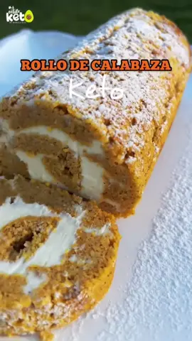 ROLLO DE CALABAZA RELLENO DE QUESO CREMA🎃 Te comparto el postre perfecto para esta temporada✨ Lo vas a amar🫶🏻 Ingredientes 1 taza (100gr) harina de almendras 4 cds harina de coco 1 cdita de pumpkin pie spice 1/2 cdita polvo para hornear 1 cdita de goma xantana (xanthan gum) 1/4 cdita de sal 1/3 a 1/2 taza de endulzante de tu preferencia (yo añadí eritritol endulza menos que la stevia) para que tengan en cuenta  2/3 taza (153g) Puré de calabaza 4 huevos 1 cdita Extracto de vainilla Ingredientes para el relleno 8 onzas (226g) de queso crema 2 cds de mantequilla  1/4 taza eritritol pulverizado o granular *Medidas del molde 9x13 inch (23x33 cm) *Horno precalentado 350 F.  180 C Hornea de 10-15 minutos ¡Disfrútalo! #keto #ketorecetas #postreketo #postresinharina #postresinazucar #pansingluten #pastelsaludable #pastelfit #ketotreats #rollodecalabaza #pumpkinroll 