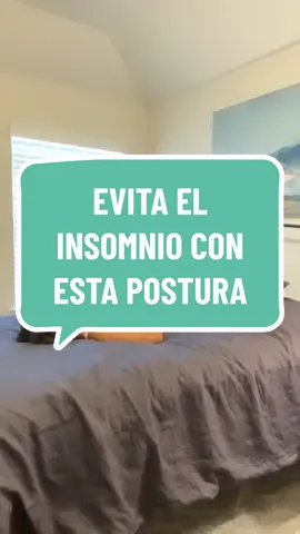Haz esta postura para el insomnio donde solo necesitarás una almohada 🥰 . ❣️Si esta información te ayudó, síguenos y compartela #yoga #yogaespiritual #espiritualidad #yogapose #YogaParaElBienestar #bienestar #bienestaremocional #insimnio #dormirmejor #postura #pose