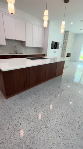 Terrazzo floor finsihed #terrazzodesign #terrazzo #epoxy #polish #terrazzodecor #polishing #pisos #epoxyart #epoxyresin #resina #resinpour #floorpolishing #floor 