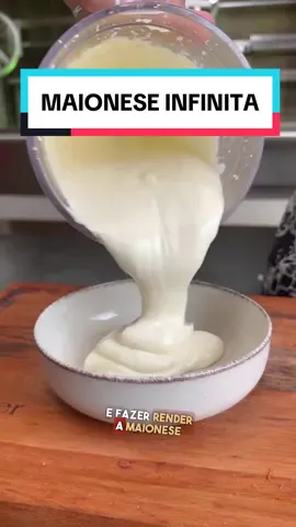 MAIONESE INFINITA? 😱 Você já fez maionese e no final faltou? Teve que economizar ao servir?  CALMA🖐🏼 Hoje você aprende o hack da multiplicação com água! A maionese é uma emulsão de uma gordura em uma proteína (leite ou ovo, por exemplo). Uma vez montada a maionese, quanto mais gelada, mais firme ela fica. Mas o que você não sabia é que a água desmonta a maionese e não é inimigo da sua remontada. Com isso, ao adicionar mais óleo você pode montar novamente a sua maionese até determinado limite mas que certamente já te tira de uma enrascada. SABIA DESSA? #hack #truque #dica #dicas #tutorial #receita #mayo #maionese 