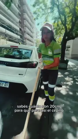 ¿Sabés que si estacionás a 20 cm del cordón colaborás en el trabajo de muchas personas y en que las calles esten limpias?  #estacionamiento #calleslimpias 