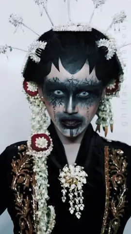 'Lathi' ꦭꦠꦿꦶ special halloween 2023 💀🧟‍♀️ TRIGGER WARNING ⚠️ Hope you guys Enjoyed ❤️‍🔥 Makeup & Paes by @ghinace  Attire @arsyliawedding  Muse @muse_mimah  #lathichallenge #lathimakeupchallenge #lathimakeup 