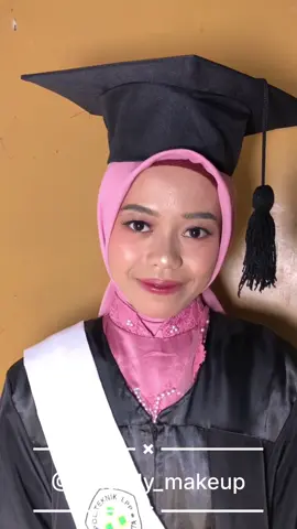 Make up Graduation under 200k *home service only*  | info PL : 0878-6363-0398 🥰✨ #fyp #muajogja #makeupmurahjogja #fypjogja #makeupwisudajogja #muayogyakarta #muasleman #muabantul #makeupjogja 