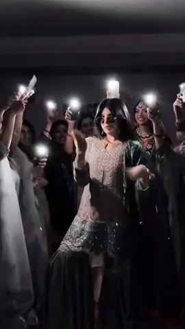 Friends dance💃#foryoupage #fyp #weedingspecial #foryou #punjabidancevideos #weeding #toptrendingvideo #growmyaccount #viralvideo #unfreezemyacount #foryoupage 