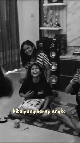 sio ahh😂 #rakattimur #nttpride🏝🔥 #adonara #larantuka #larantuka_story🌅 #larantuka_florestimur #adonaramanise😍❤ #timikapapuakotadolar🔥❣️ #lamaholotadonara #lamaholotlembatantt #CapCut 