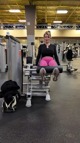 It's FRIDAY!....It's also LEGS day. GET ON IT!! #Fitness #gymgirl #exercise #model #fyp #foryou #foryoupage