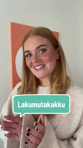 Tää on hyyyyytävän hyvä herkku halloweeniks! 🖤👻   AINEKSET: ⚫️ 150g voita ⚫️ 150g taloussuklaata ⚫️ 2rkl kaakaojauhetta ⚫️ 1 1/2dl sokeria ⚫️ 3 kananmunaa ⚫️ 2 1/2dl vehnäjauhoja ⚫️ 1-2rkl raakalakritsijauhetta ⚫️ 1/2tl leivinjauhetta ⚫️ 1dl (50g) lakritsia Tarjoiluun lakritsikastiketta!   Mitä sä leivot halloweeninä? 💀 #valiotok 